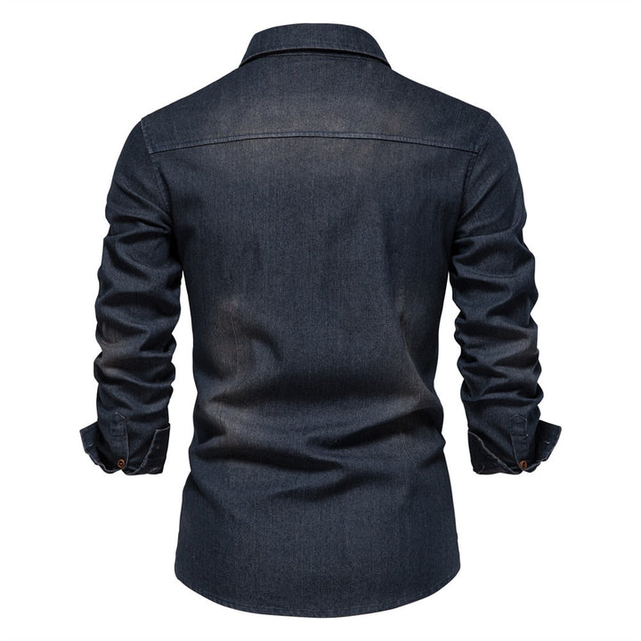 Men's full sleeve denim shirt with button closure